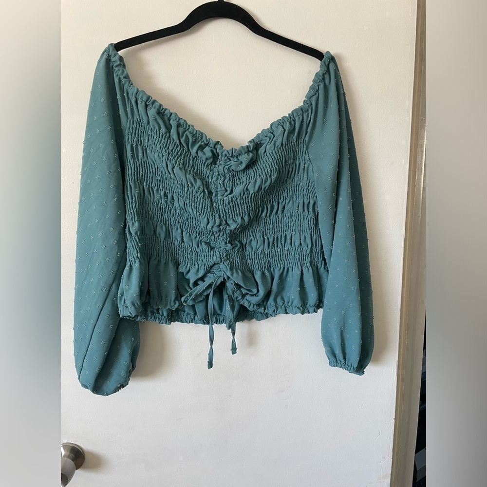 Blue crop top size 3xl. Runs small